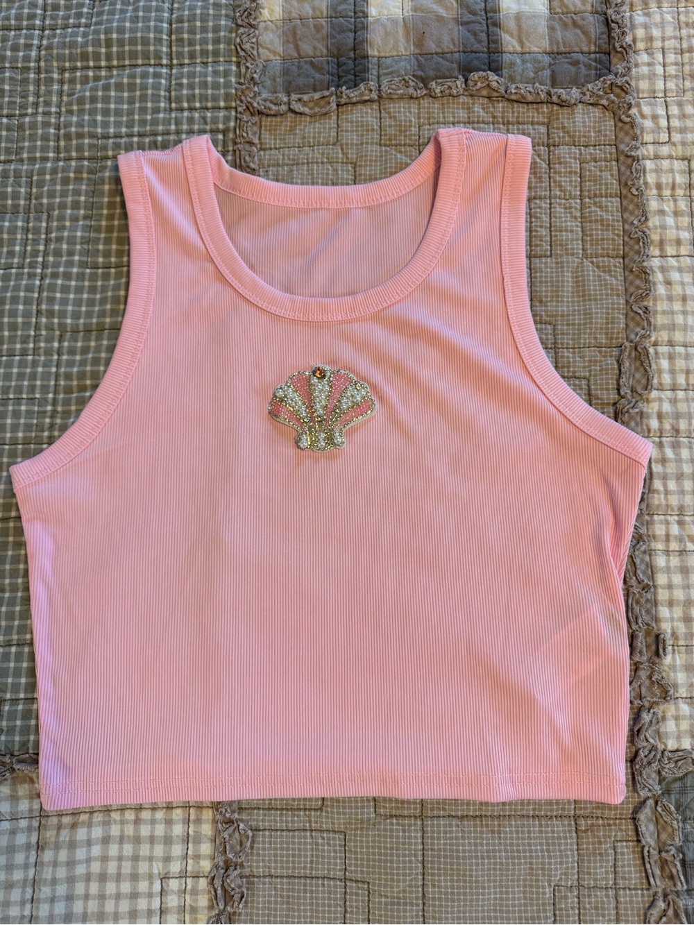 SHEIN Pink Ribbed Shell Applique Crop Tank